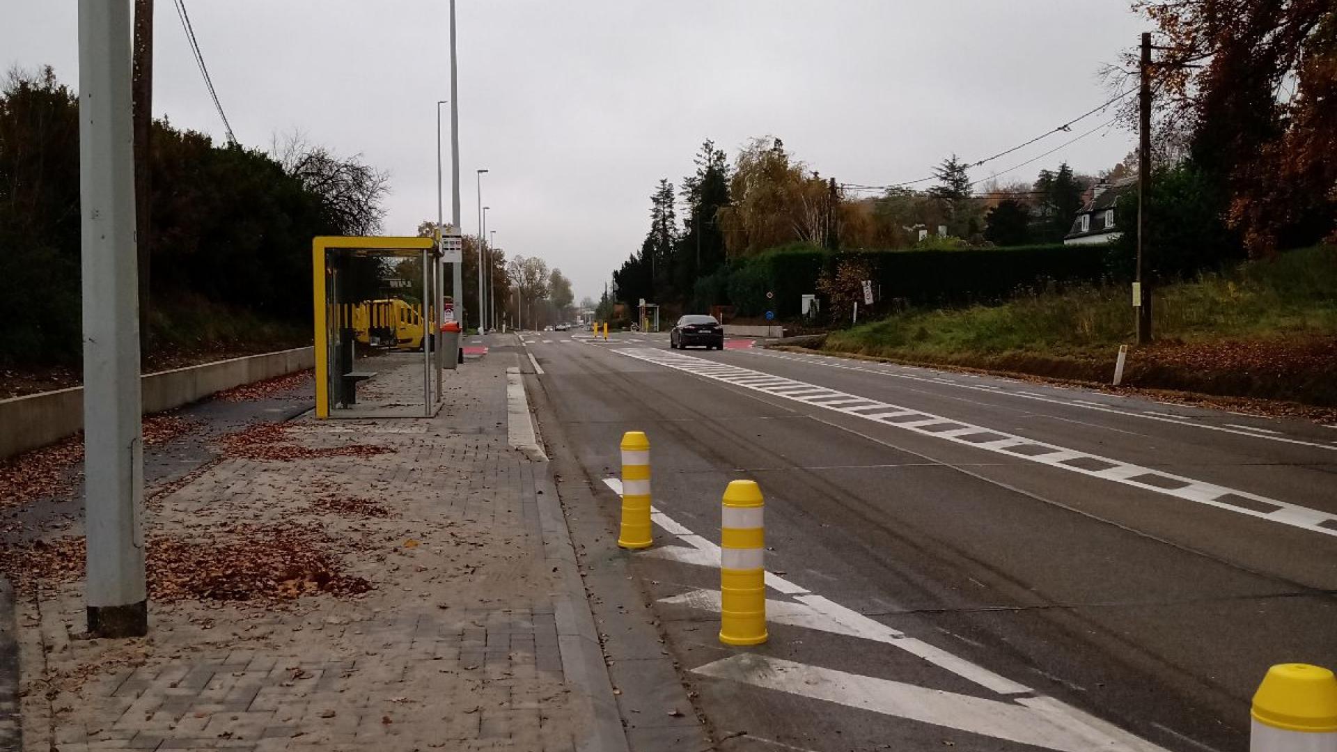 N2 Vernieuwde bushaltes Radioweg op de Brusselsesteenweg